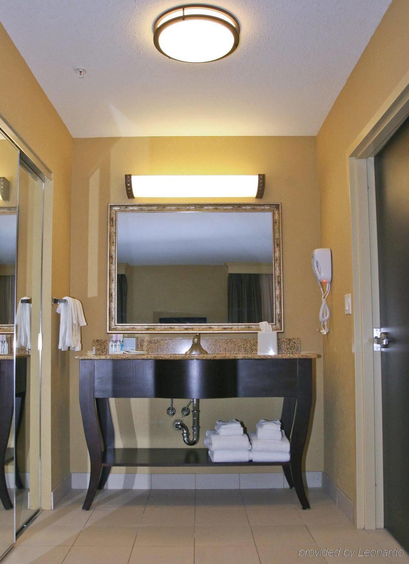 Hampton Inn & Suites Edmonton/West Rom bilde