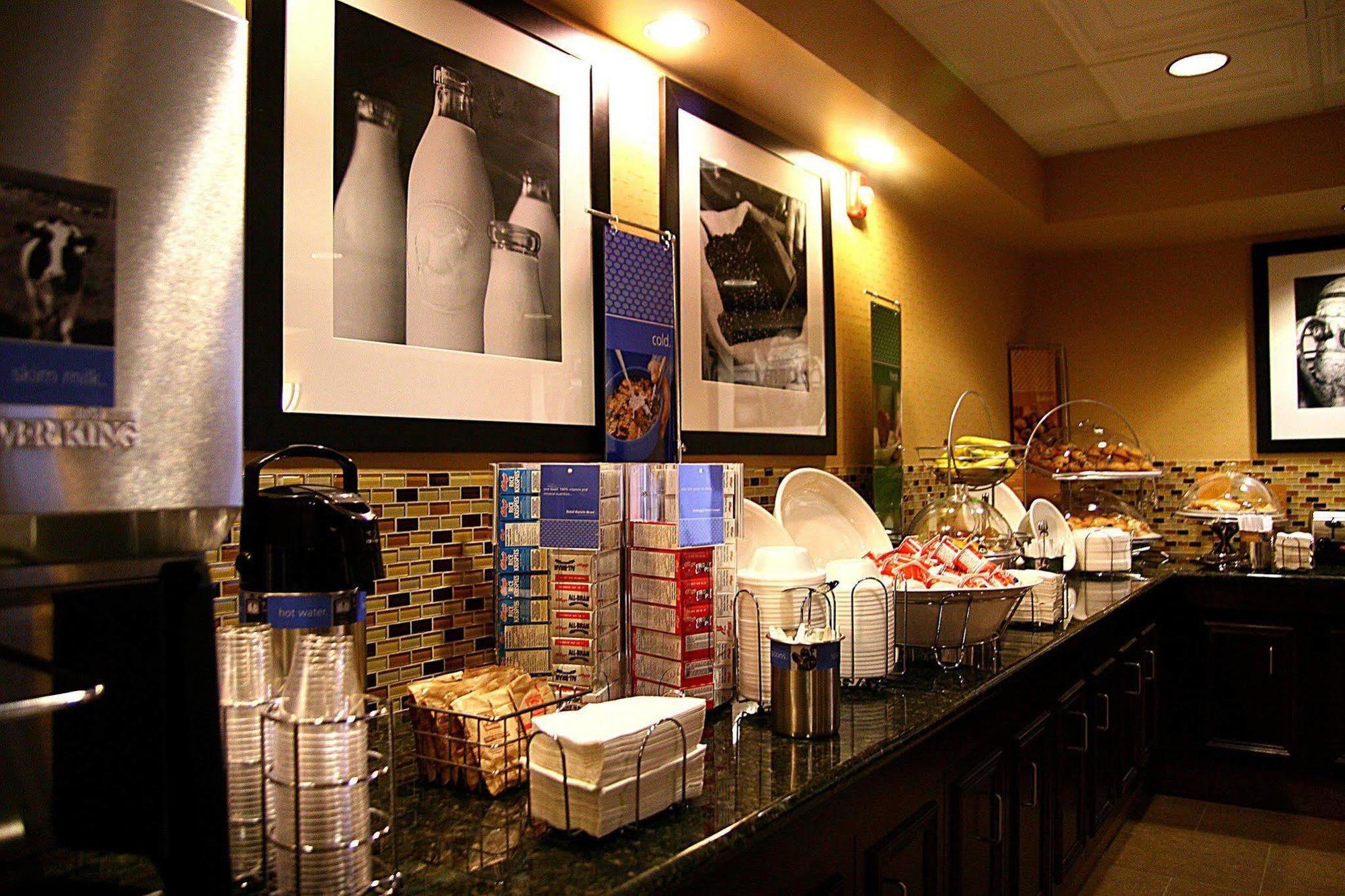 Hampton Inn & Suites Edmonton/West Restaurant bilde